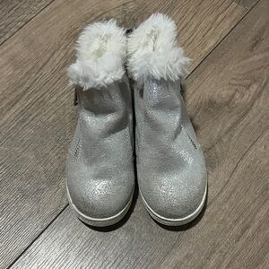 BC Footwear Kids' Shimmering Silver Boots with White Fur